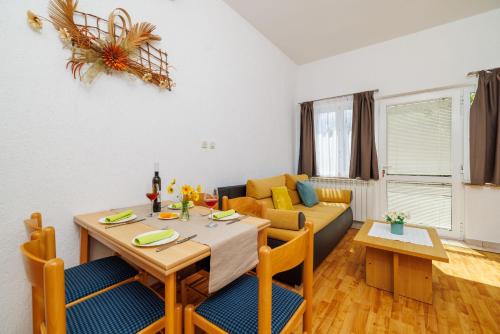 Apartments Krunoslav - image 3