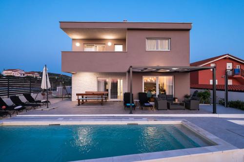 Villa Carmen-Heated pool- Near Zadar in Debeljak