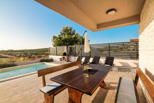 Villa Carmen-Heated pool- Near Zadar in Debeljak