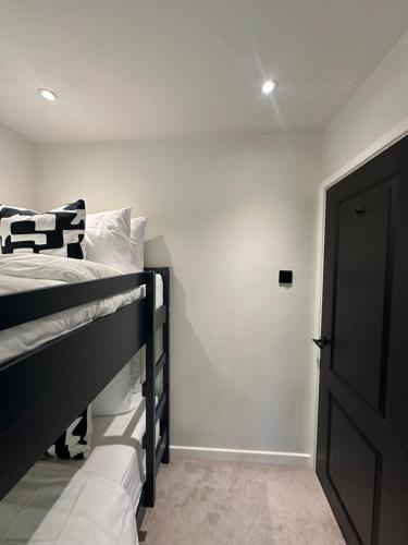 Canal Mews - 1 min from Trafford Centre and 2 min M60!, Manchester (photo 7)