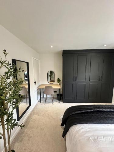 Canal Mews - 1 min from Trafford Centre and 2 min M60!, Manchester (photo 9)