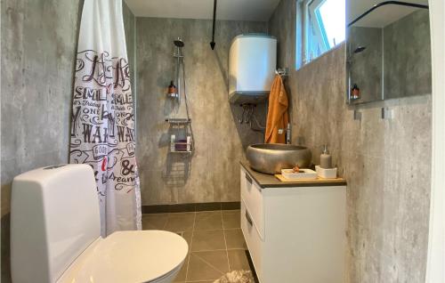 浴室, Cozy Home In Tvååker With Kitchen (Cozy Home In Tvaaker With Kitchen) in 特華凱