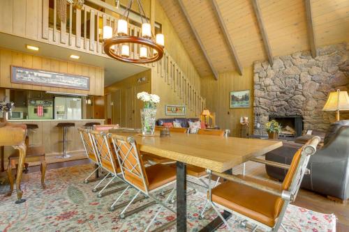 Lake Arrowhead Family Home with Game Room in Lake Arrowhead, USA