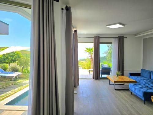 Koplietošanas atpūtas telpa ar TV, Nature Retreat with Private Pool 279 in Fushë-Draçi