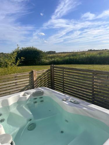 Гореща вана, Footpath Cottages in Chislet