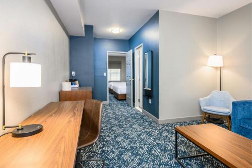 Country Inn & Suites by Radisson Manchester Airport NH - image 8