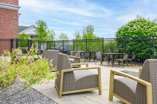 Country Inn & Suites by Radisson Manchester Airport NH - image 14
