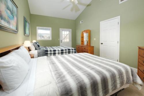 Gatlinburg Getaway - image 2