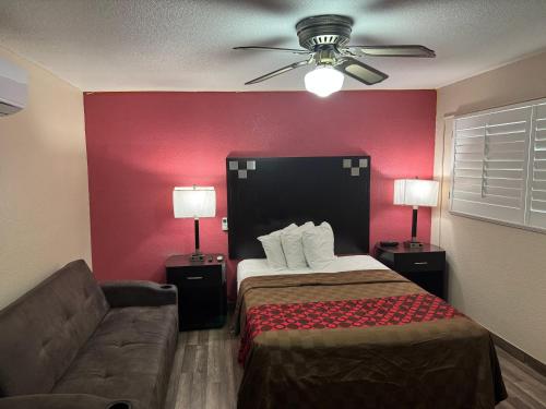 Western Motel - Tap to explore photos