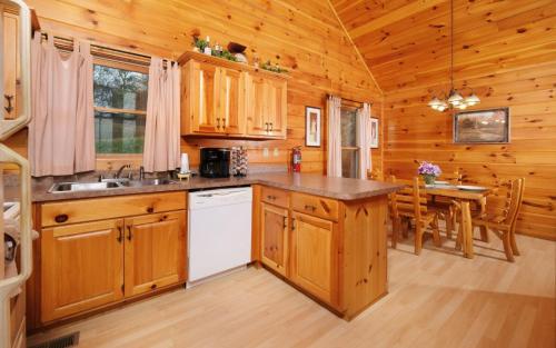 Snuggly Bear Cabin - image 10