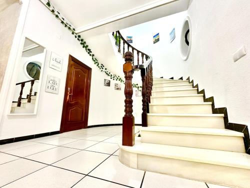 9 Rooms - Yellow House