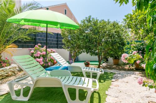 Apartments by the sea Okrug Donji, Ciovo - 11144 in Okrug Donji