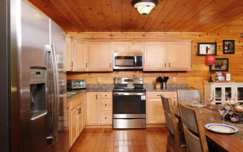 Little Bear Cabin - image 5