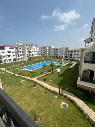 Three-Bedroom Apartment with Water View image 10