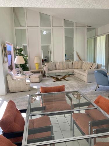 Relaxing Rancho Mirage home inside Sunrise Country Club in 蘭喬米拉