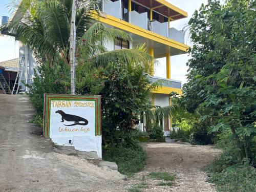 Buitenkant, Tarsan Homestay near Komodo Airport