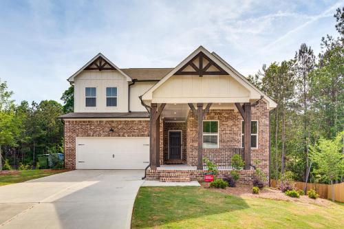 11 Mi to Dtwn Luxe Atlanta Retreat with Deck and Yard in Sandtown-Délkelet-Atlanta