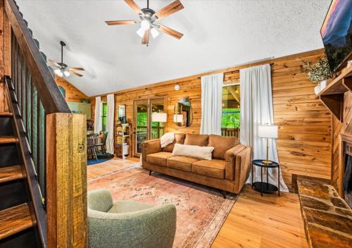 King bed-Hot tub-Sauna-Dollywood in Oldham (TN)