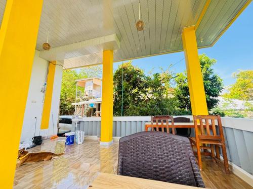 Buitenkant, Tarsan Homestay near Komodo Airport