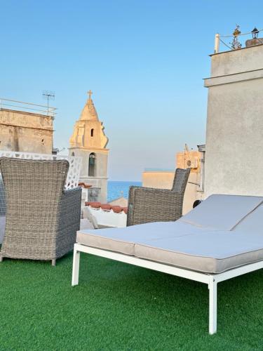  Cozy Sea View Flat with Private 83 sq Rooftop, Balcony, and BBQ in the Old Town in Vieste