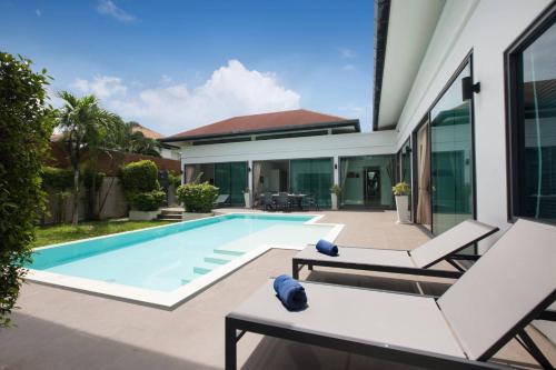 Elegant 4BR Salt Pool Villa Tangerine