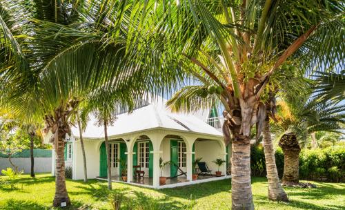Villa à la Plage, lagon à 500m, climatisée
