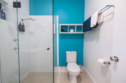 Deluxe Twin Room with Private Bathroom image 6