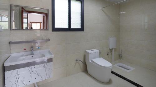 Twin Room with Mountain View image 1