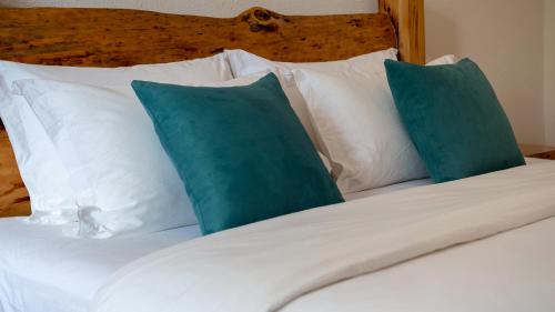 Double Room with Mountain View image 9