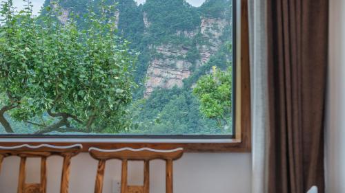 Twin Room with Mountain View image 3