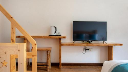 Family Room with Mountain View image 4