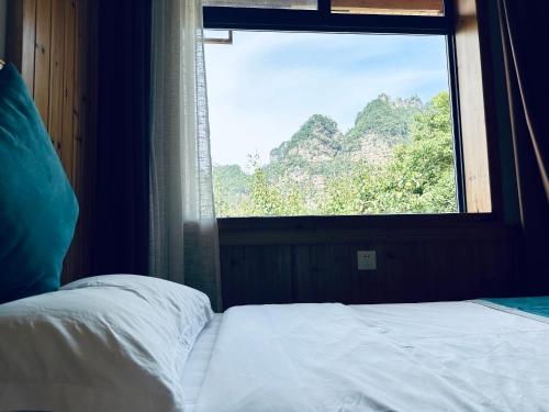 Triple Room with Mountain View image 3