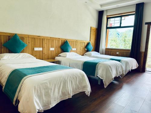 Triple Room with Mountain View image 1