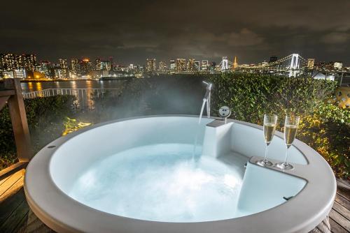 room detail thumbnail 2