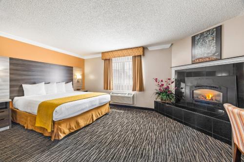Arbor Inn Monterey Room Type - King Room with Fireplace