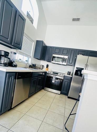 3 Bedrooms ORLANDO POOL Home and LAKE view in 海恩斯城