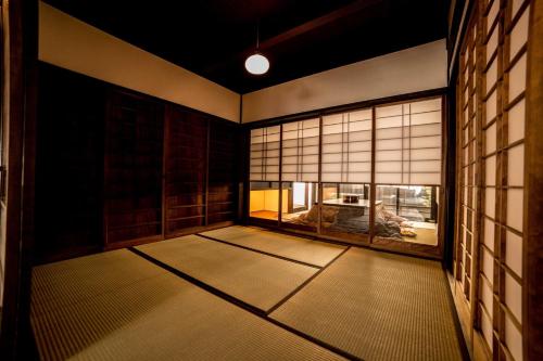 Kyoto Machiya Hotel Kinkaku – Kyoto, IL