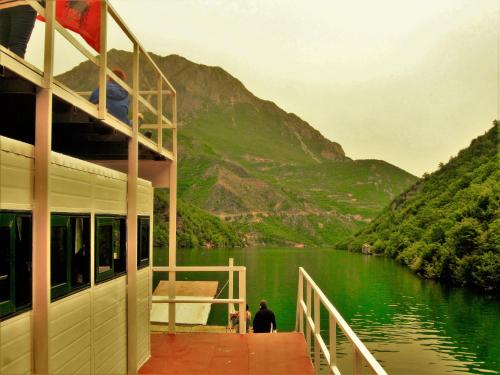 Rozafa Ferry & Accommodation - image 12