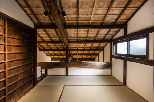 Kyoto Machiya Hotel Kinkaku – Kyoto, IL