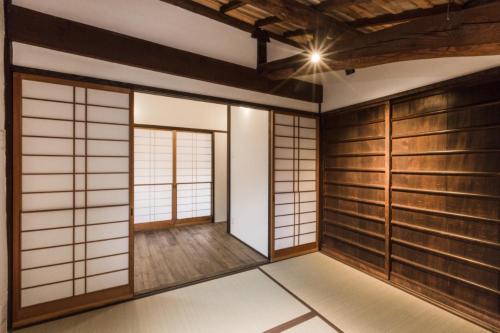Kyoto Machiya Hotel Kinkaku – Kyoto, IL