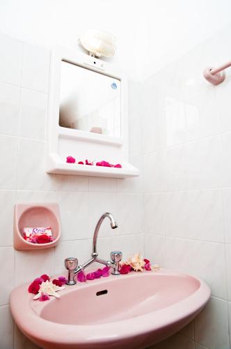 Antoniadi Rooms