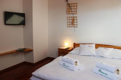 1 double bed