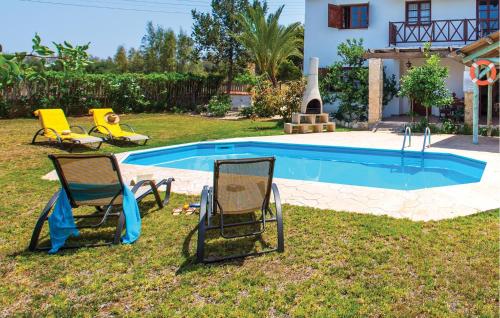 สระว่ายน้ำ, Stunning Home In Pomos With Wifi in โปมอส