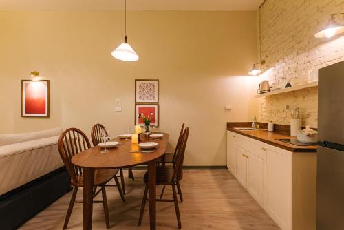 S.Sens Service Apartment the heart of Old Quarter 