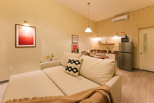 S.Sens Service Apartment the heart of Old Quarter 