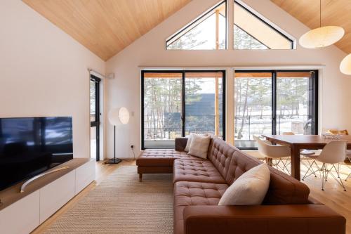 Hinoki Chalet by Hakuba White FoxCo