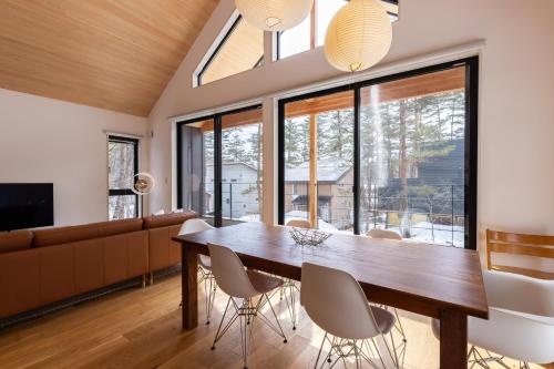 Hinoki Chalet by Hakuba White Fox Company
