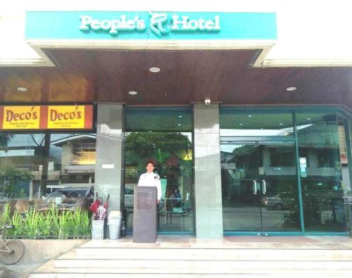 People's Hotel near Muelle Loney Street