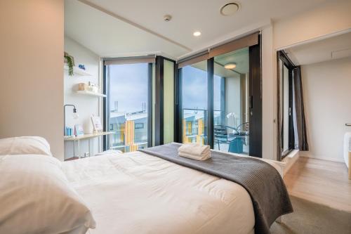 Modern 2 Bedroom Apartment with City Convenience, Auckland (photo 9)