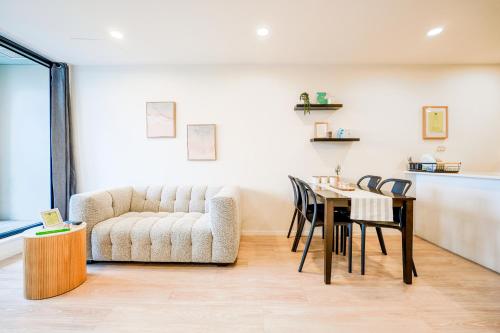 Modern 2 Bedroom Apartment with City Convenience, Auckland (photo 5)